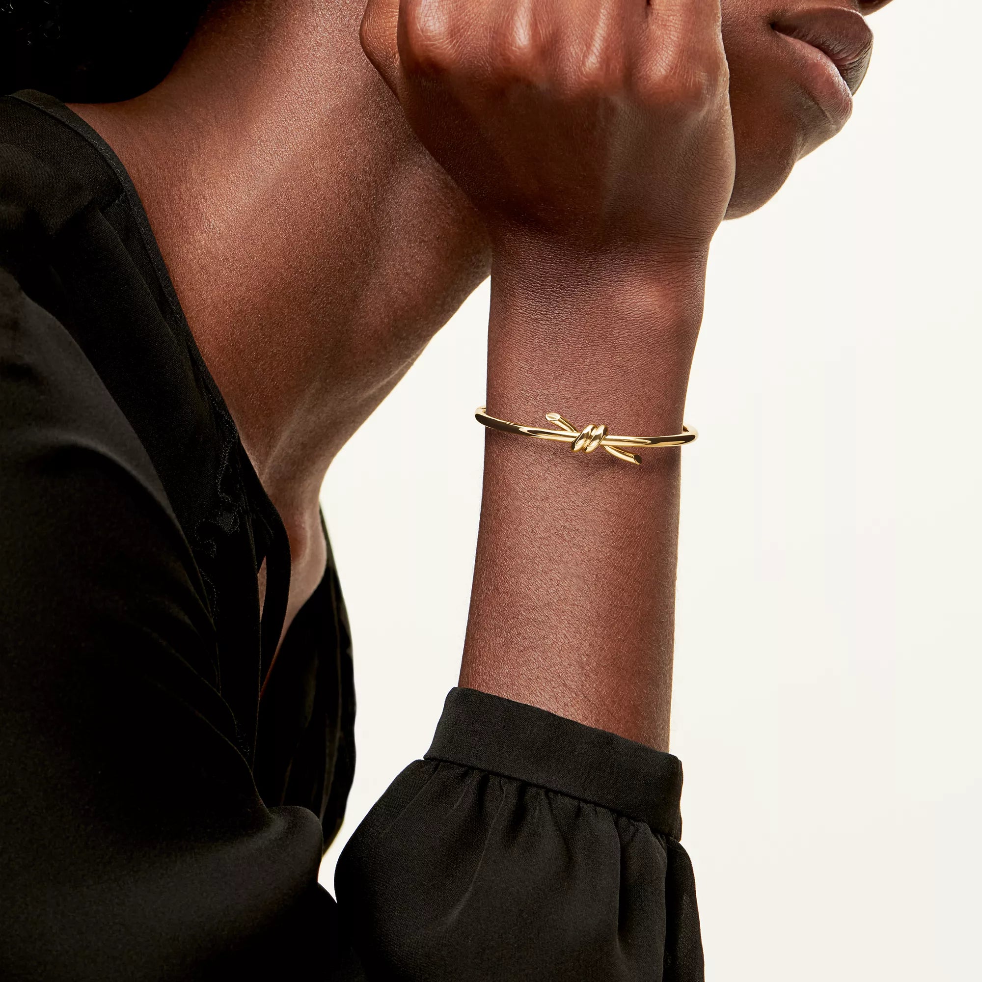 AV Lucent Bracelet - Wire Bangle in Yellow Gold