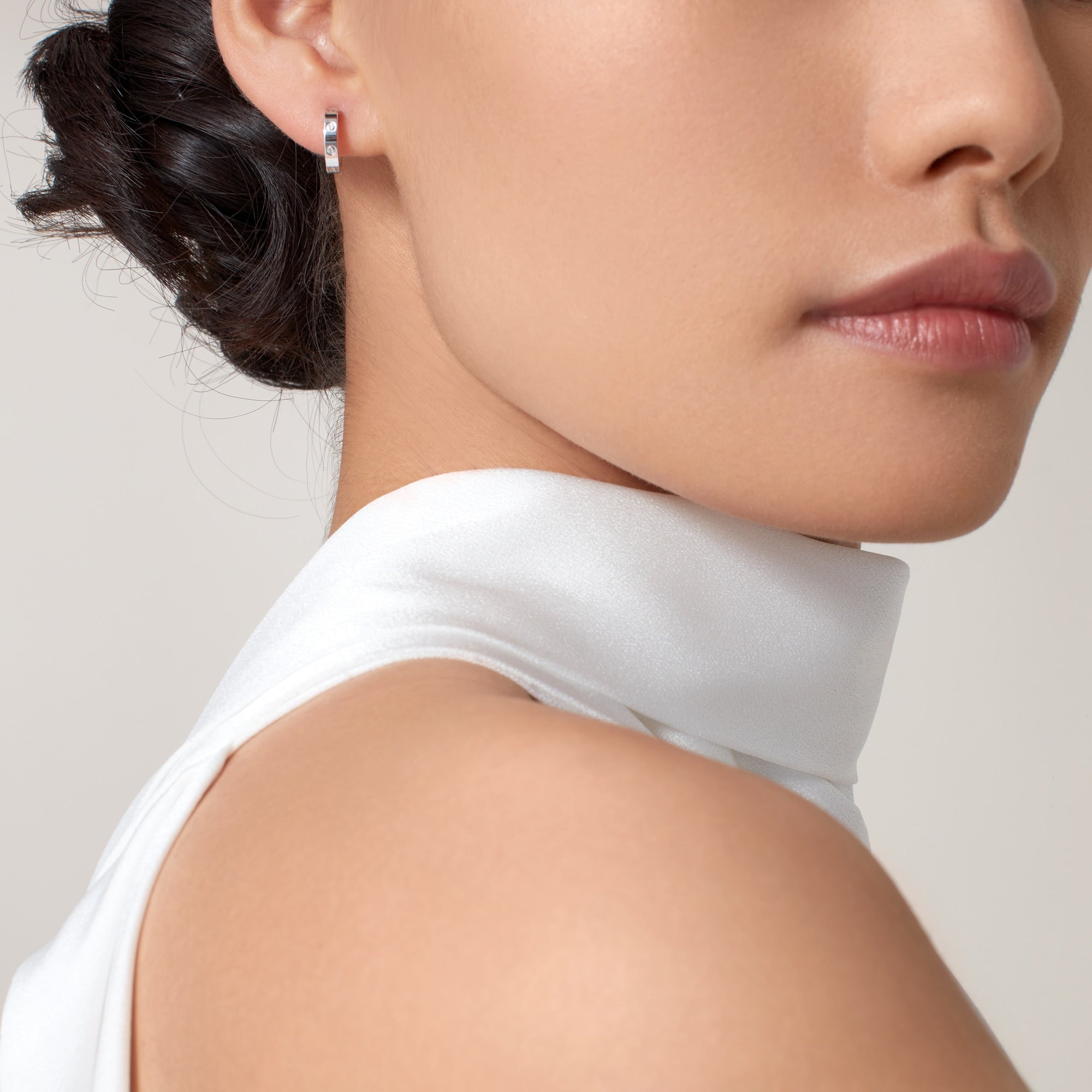 AV Amour Hoop Earrings – Small Model (White Gold)