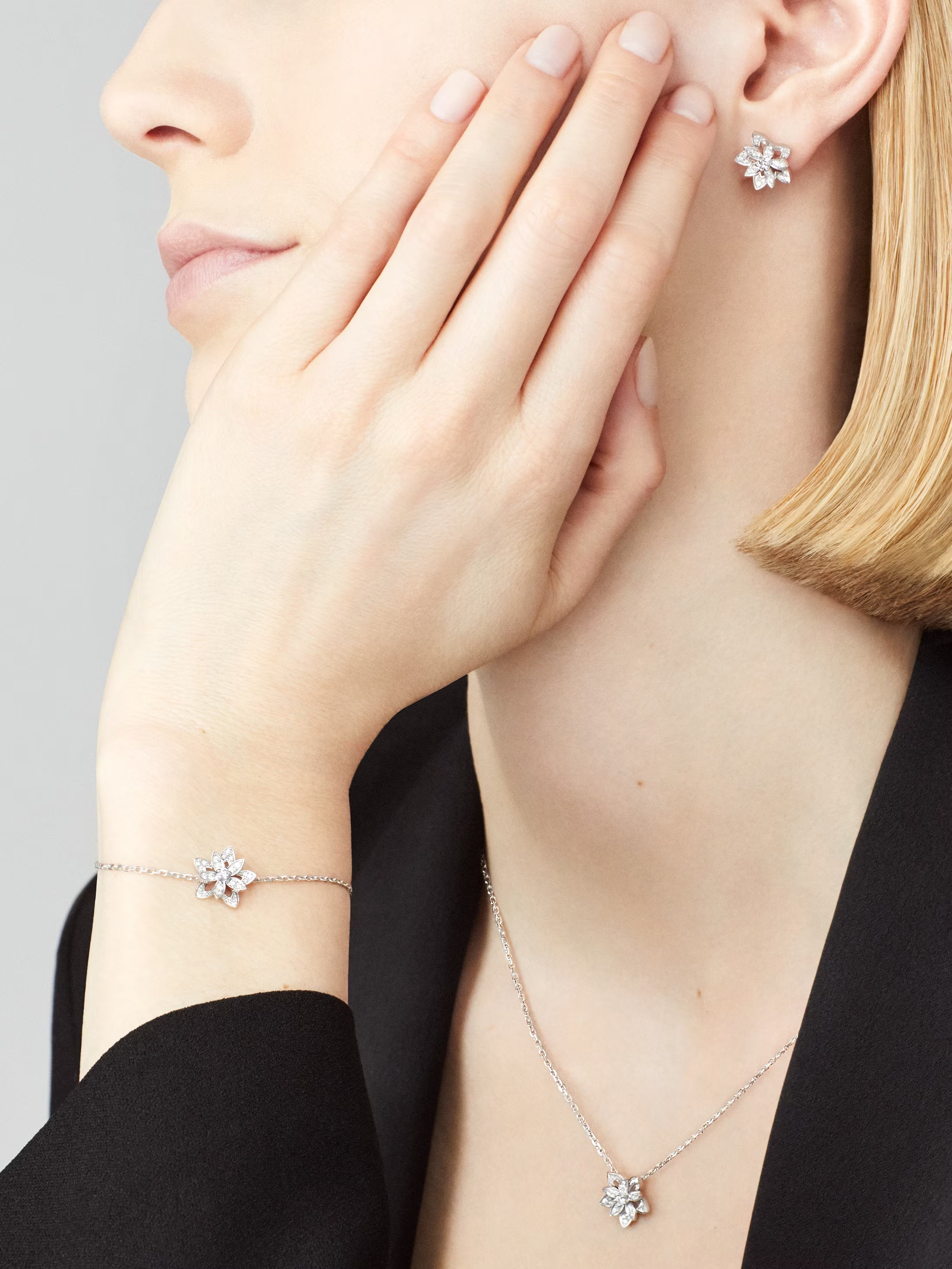 AV Lotus bloom bracelet, mini model