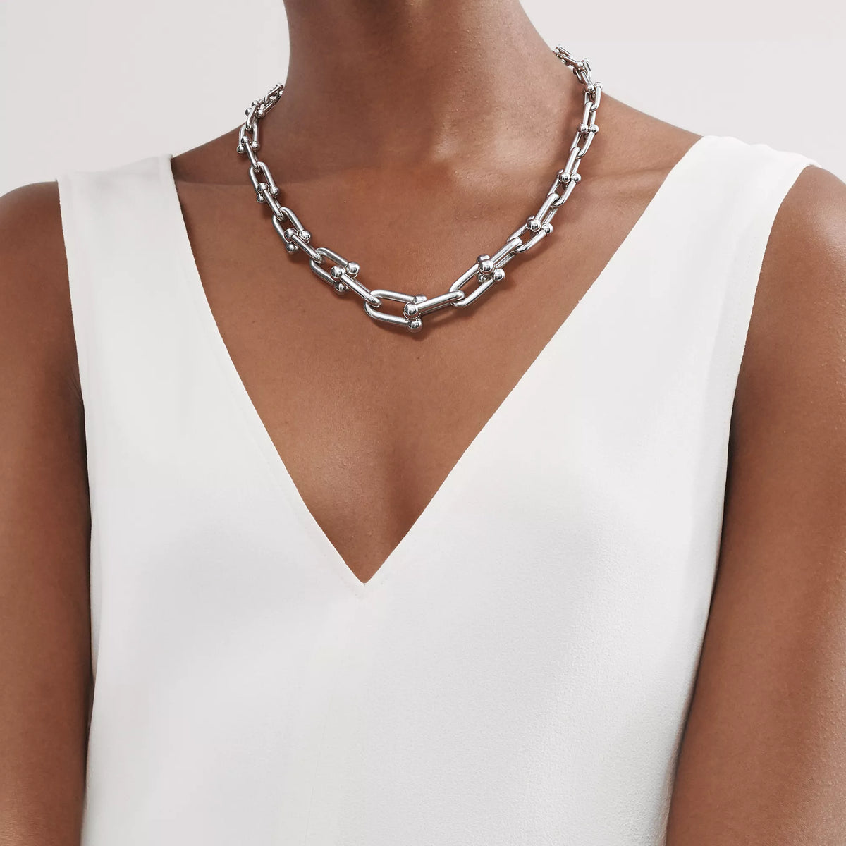 AV Pulse Necklace - Graduated Link (White Gold)