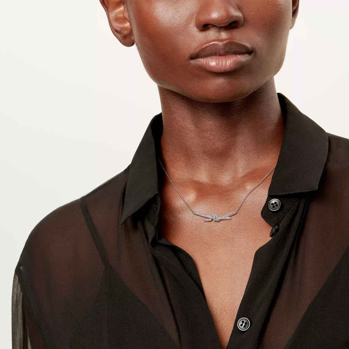 AV Lucent Necklace - Pendant with Diamonds (White Gold)