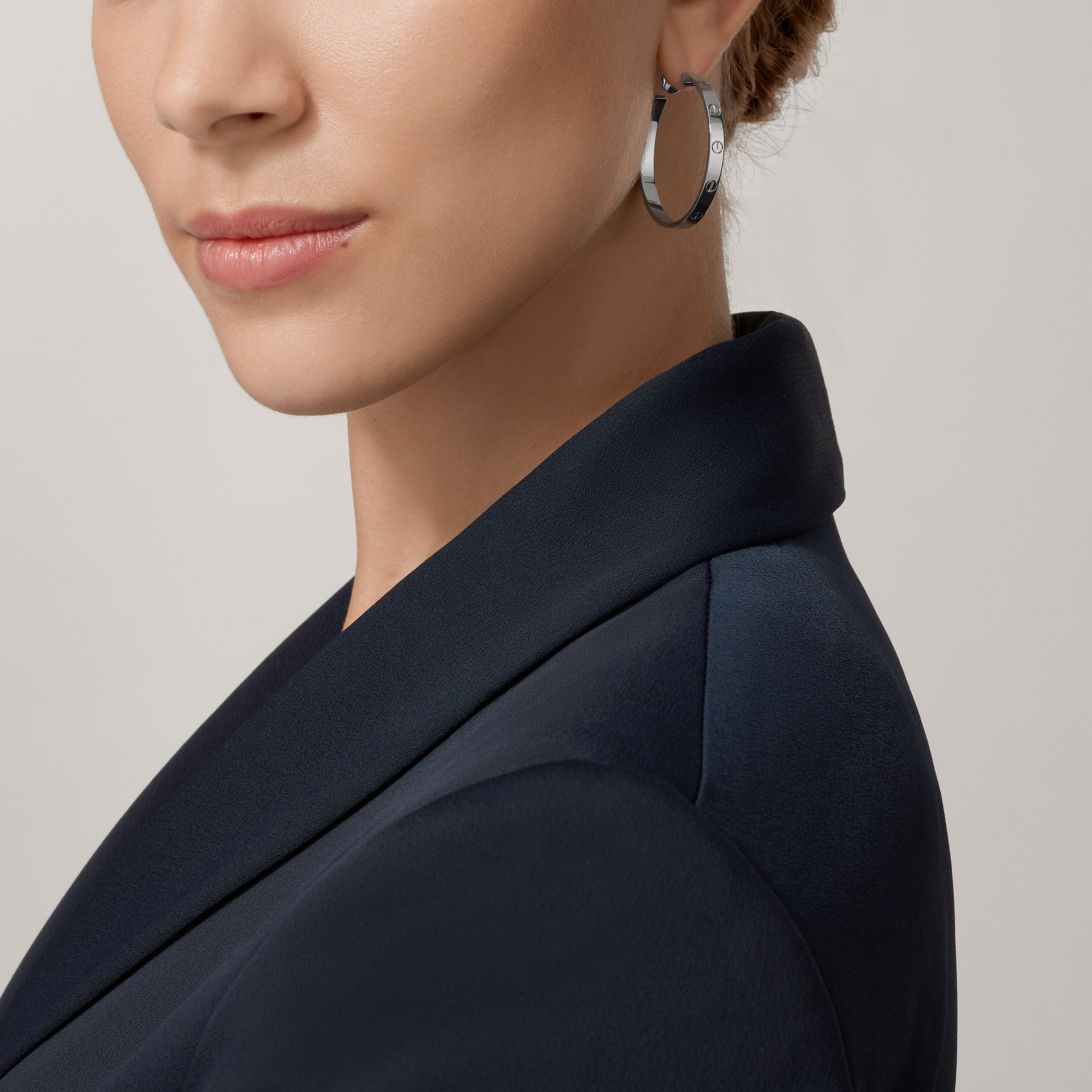 AV Amour Hoop Earrings – Large Model (White Gold)